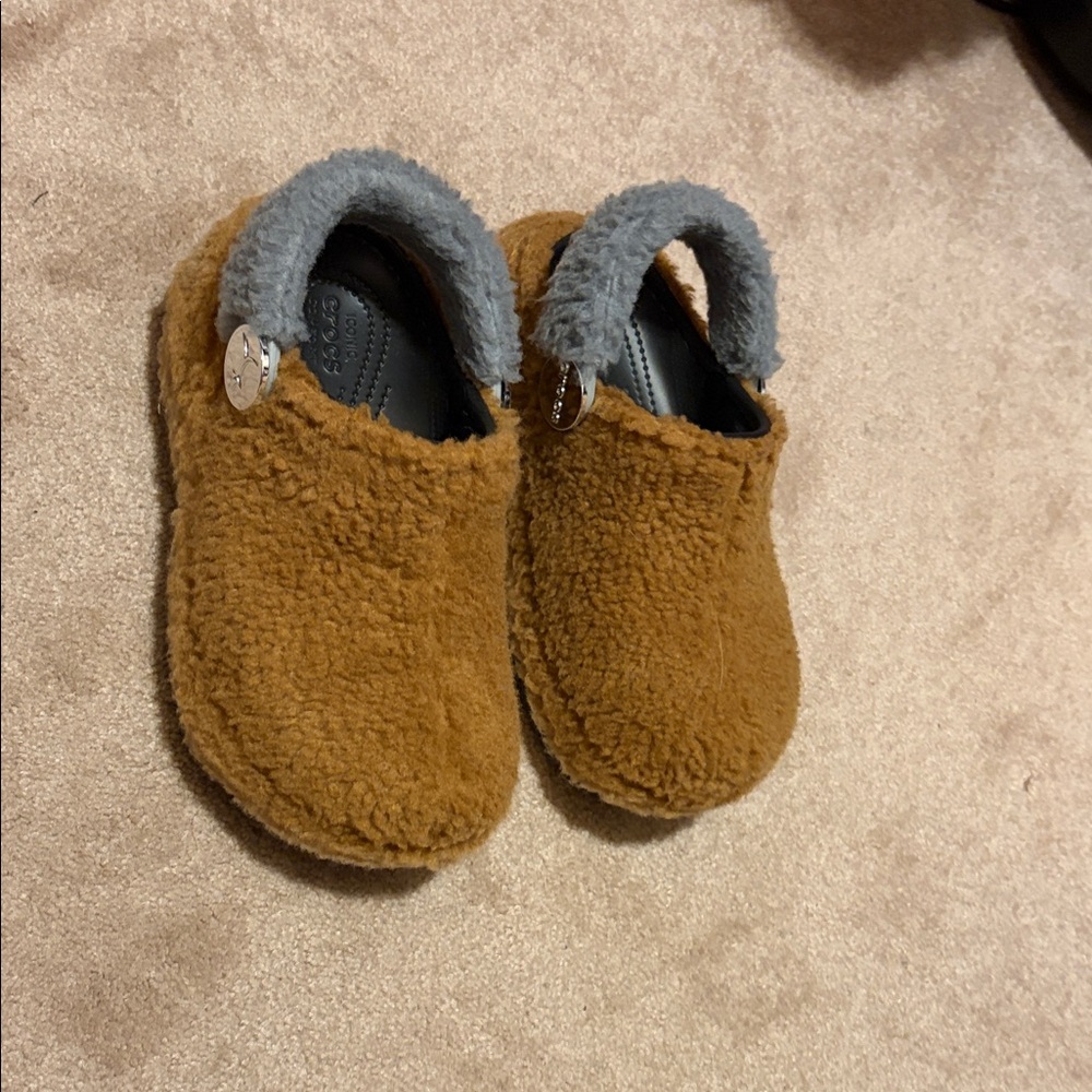 CROCS Sherpa Lined Clog in Brown with Gray Strap